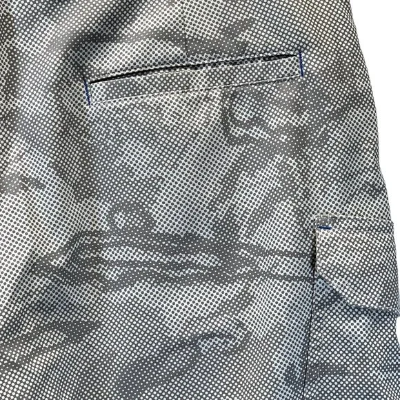 Under Armour UA Fish Hunter Cargo Shorts Mens 32 Loose Heat Gear Digital Camo - Picture 13 of 13